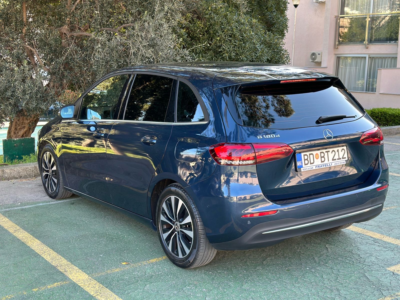Mercedes B 180d - Image 6