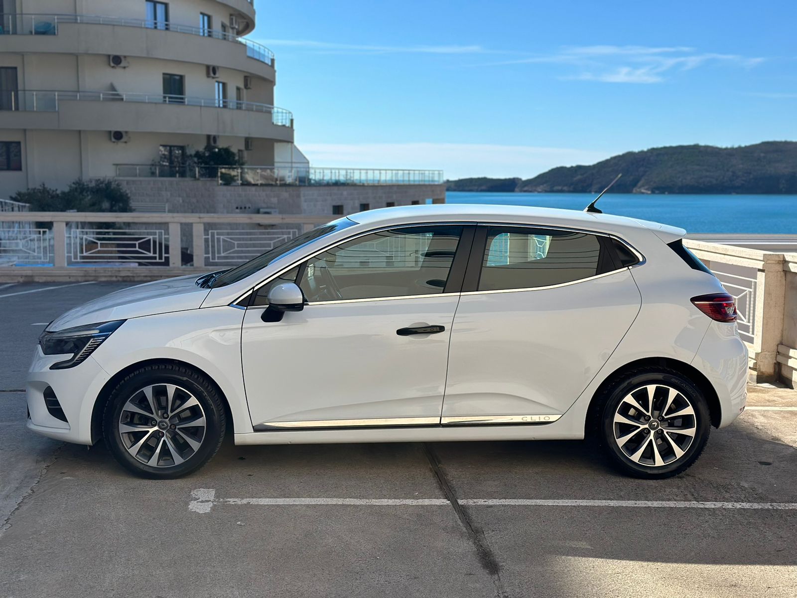Renault Clio - Image 9