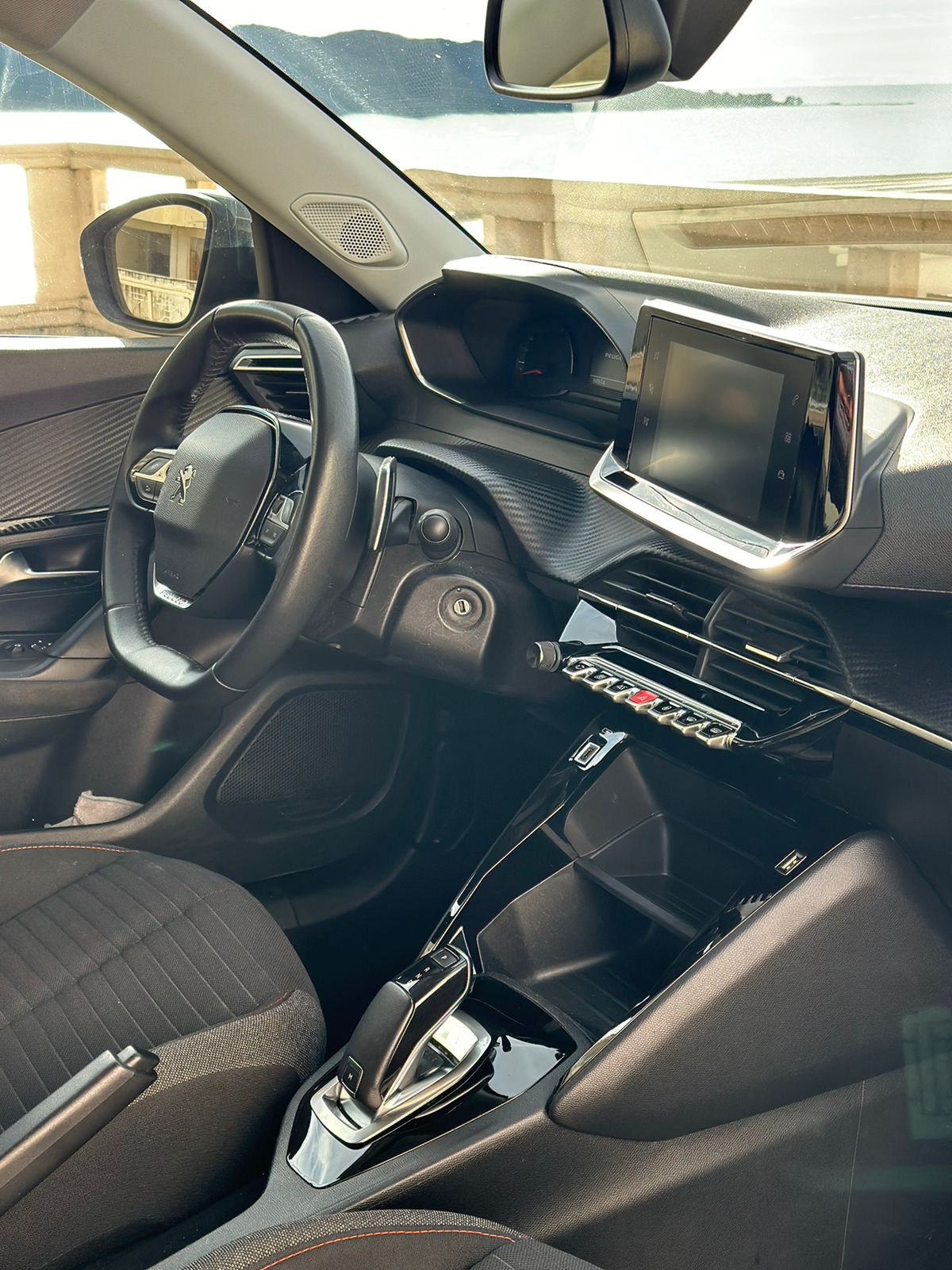 Peugeot 2008 - Image 8